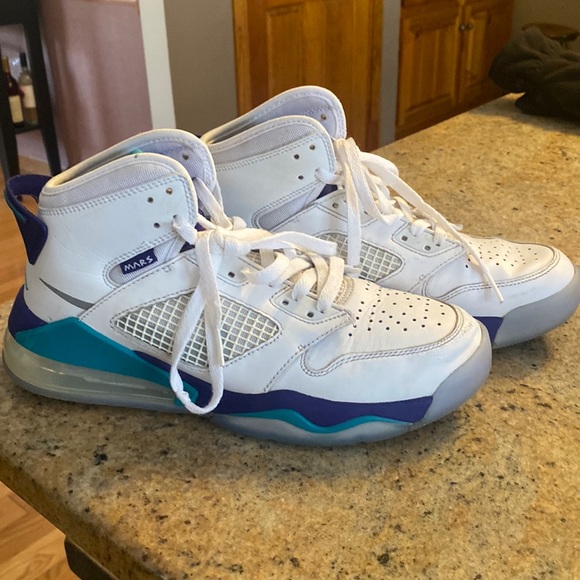 Jordan Other - EUC/AIR JORDAN MARS sneakers / Mens 8